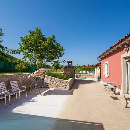 Maslina, A Charming And Private 15 Km From The Sea Semesterbostad