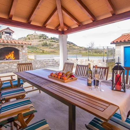 Maslina, A Charming And Private 15 Km From The Sea Semesterbostad Pićan