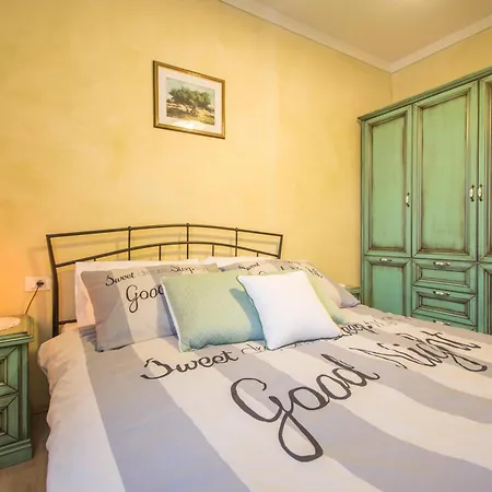 Maslina, A Charming And Private 15 Km From The Sea *