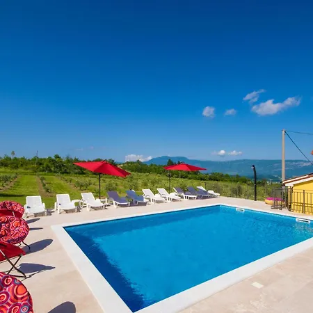 Maslina, A Charming And Private 15 Km From The Sea * Pićan