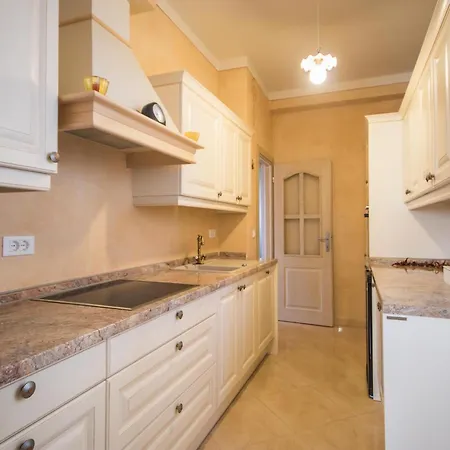 Maslina, A Charming And Private 15 Km From The Sea Semesterbostad Pićan