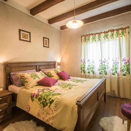 Semesterbostad Maslina, A Charming And Private 15 Km From The Sea Pićan