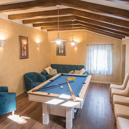 Semesterbostad Maslina, A Charming And Private 15 Km From The Sea Pićan