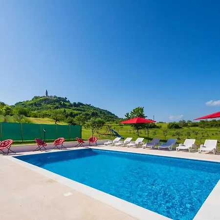 Maslina, A Charming And Private 15 Km From The Sea