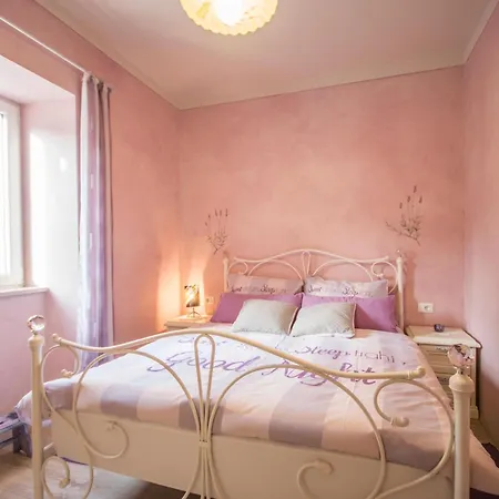 Maslina, A Charming And Private 15 Km From The Sea Pićan